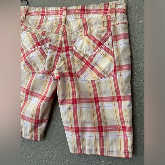 Women's Size 1 Volcom Pink and Yellow Plaid Bermuda Shorts - Picture 9 of 11